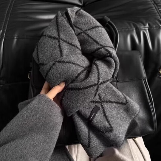 Gray high-end scarf 2025 new style