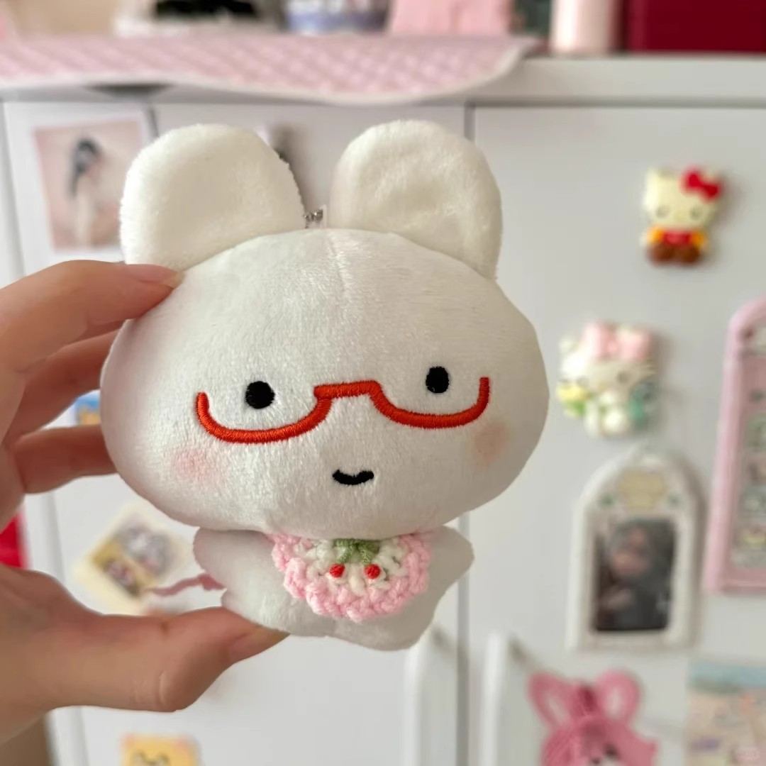 可爱平淡兔毛绒公仔挂件高颜值日系古早玩偶摆件书包包装饰送礼物 - 图1