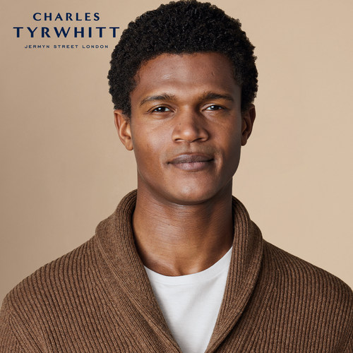 CHARLES TYRWHITT焦糖棕美利奴羊毛粗织披肩领男士保暖针织开衫 - 图1