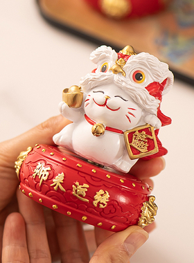 中式招财猫舞狮旋转桌面摆件