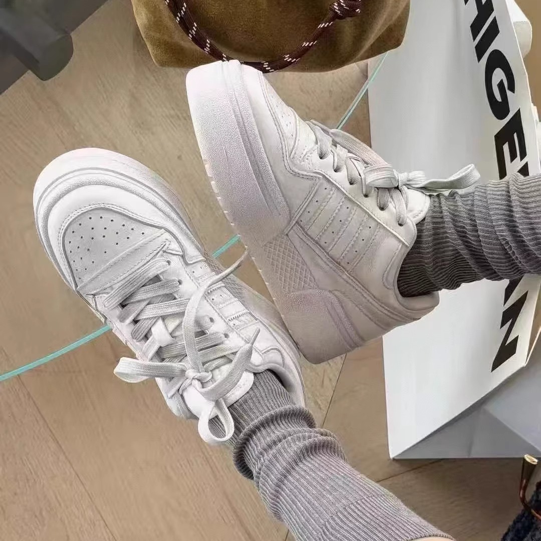 艾模儿2025秋冬新款做旧女鞋小白鞋女厚底增高加绒运动休闲鞋百搭 - 图2