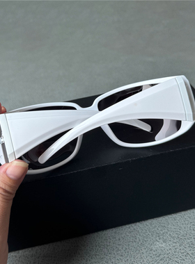 白色偏光太阳镜茶色墨镜黄框宽腿大脸男女通用防风镜大弯度偏光镜