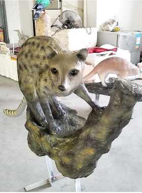 户外景区仿真野生动物摆件玻璃钢小灵猫鼬獾鸟雕塑公园绿地装饰