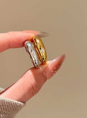 轻奢气质时尚光面爱心镶钻戒指