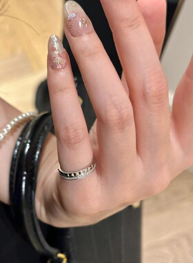 轻奢高级感菱格纹镶嵌排钻戒指