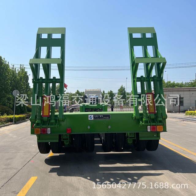 Export pull-out large transport semi-trailer Dump semi-trailer Flatbed semi-trailer Car auction area