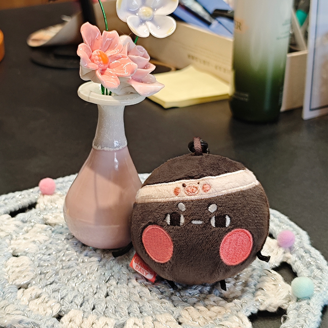 Red bean peripheral ball, you pinch the pressure ball