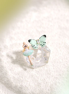迷你芭蕾女孩系列渐变绿色蝴蝶迷你芭蕾女孩金色开口戒指