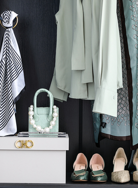 轻奢小香风样板间衣帽饰品