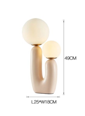 现代女孩房书桌饰品摆件样