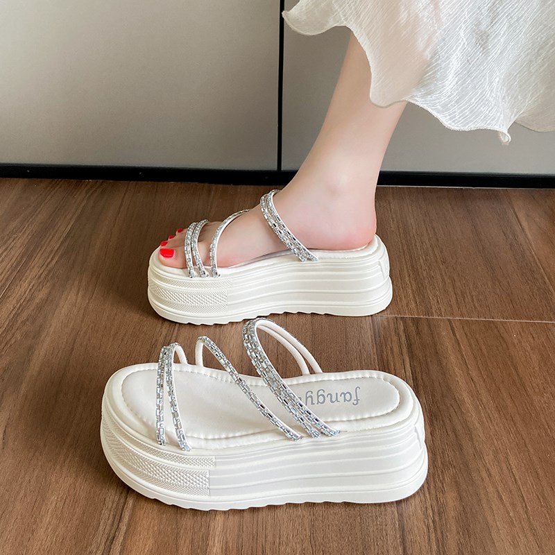 配裙子松糕坡跟沙滩水钻厚底拖鞋女夏季外穿2025新款仙女风凉拖鞋 - 图0