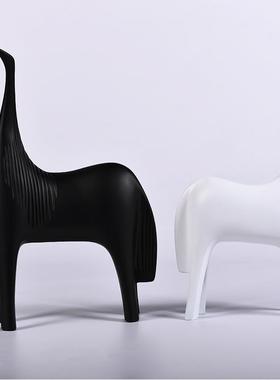 北欧简约黑白对马抽象摆件创意家居客厅电视柜酒柜书房装饰品摆设