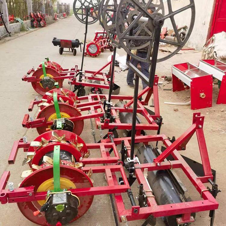 膜上打孔玉米播种机花生施肥喷药铺膜播种机鸭嘴盘花生点播机新款 - 图3