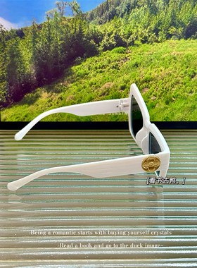 极速无聊了 戴个拽拽的眼镜大小眼不对称墨镜 挑W眉不规则太