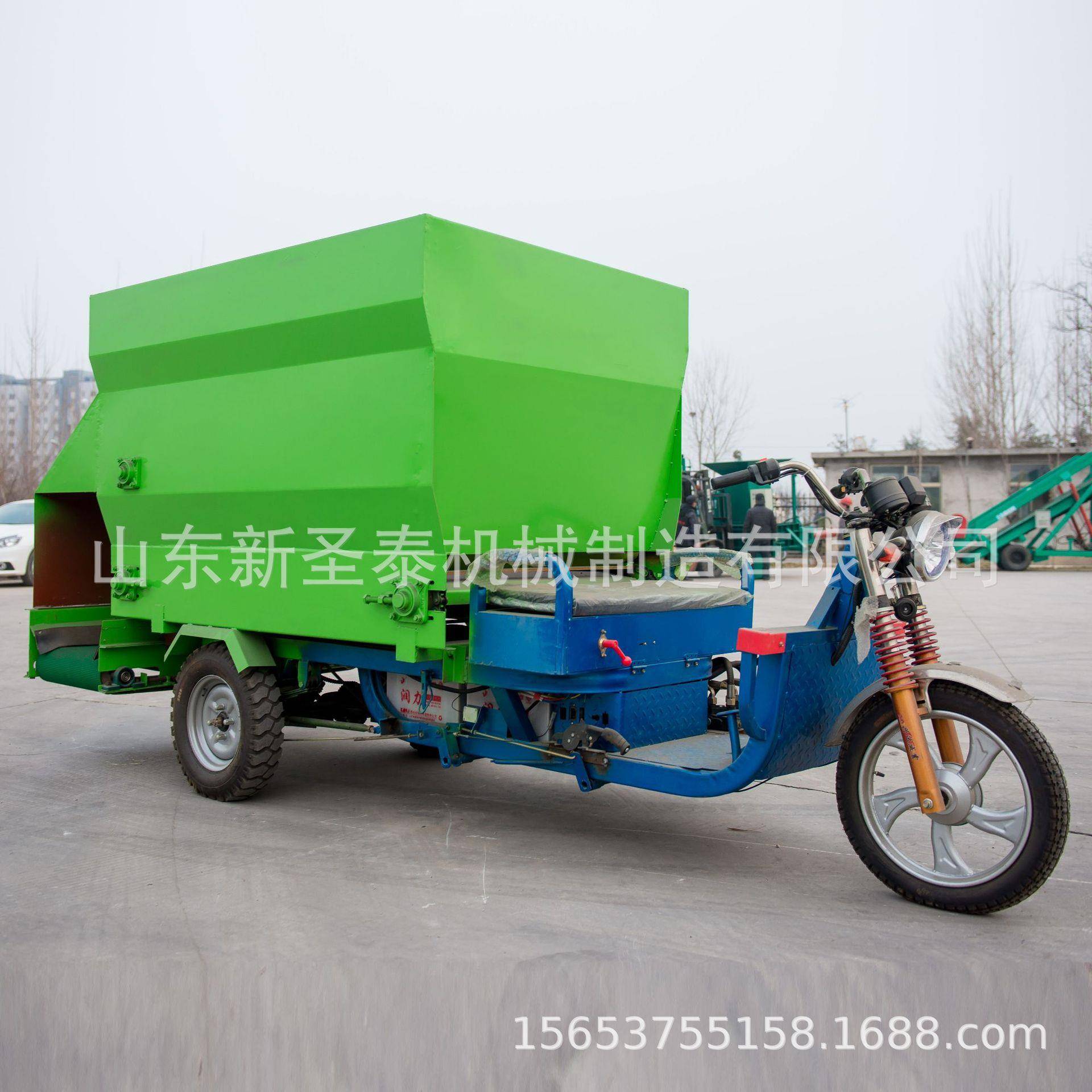 柴油三轮撒料车牛场猪圈都可以用小型电动撒料车操作方便 - 图2