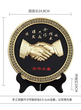 工艺品合作共赢握手商务礼品公司企业家办公室定制logo装饰品摆件