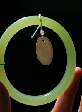 新疆和田玉葡萄肉手镯晴水平安镯