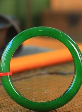 新疆和田玉籽料菠菜绿碧玉手镯