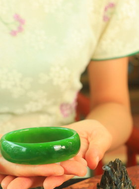 和田玉老坑碧玉镯籽料平安镯女款