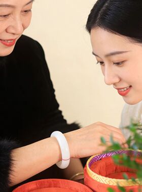 正圈优雅和田玉老坑平安镯