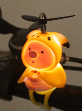 创意可爱卡通小猪自行车载摆件电动摩托多彩灯车用装饰送生日礼物