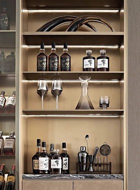 轻奢酒店样板间餐边客厅酒柜轻奢玻璃酒杯餐具套装软装摆件