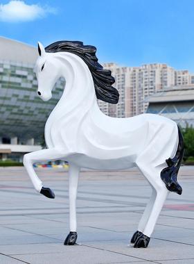 新年红骏马雕塑摆件商场美陈户外广场装饰玻璃钢动物景观装饰小品