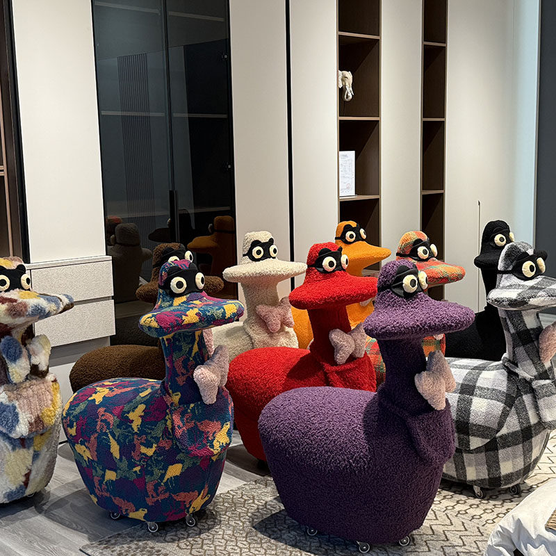 网红唐老鸭带轮溜溜鸭凳子高档软装创意休闲椅子客厅摆件新房乔迁,淘宝优惠券,粉丝福利购,淘宝优惠卷