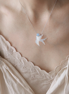 飞鸟集！天然白贝母燕子钛钢项链