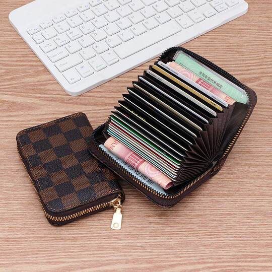Anti-degaussing and anti-theft multi-card slot card holder