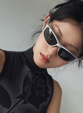 极速未来感磨砂质感骑行太阳u眼镜UV400抗UV环绕型机甲元素潮太阳