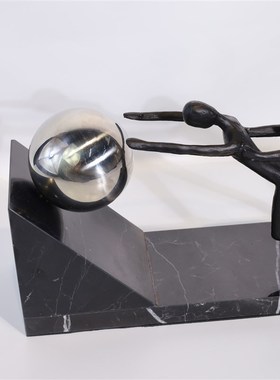 极速现代简约f抽象运动人物摆件大理石铸铁人物雕塑推球人摆件玄