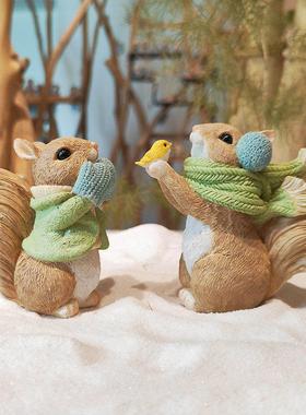 创意可爱松鼠猫咪小摆件情侣冬天治愈办公室礼物送男女生朋友耶诞