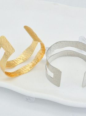 跨境时尚手饰外贸级感手镯金属小众设计双层开口ins气质冷淡风