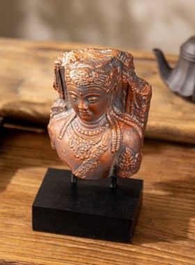 极速泰国砂岩g民俗人物装饰品桌面摆件东南亚风格客厅砂石浮雕禅