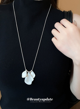 冷淡风拉丝花瓣吊坠项链女简约小众时尚毛衣链轻奢高级感气质饰品