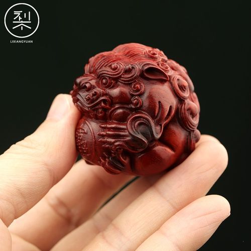 梨香院 貔貅抱球手把件 印度小叶紫檀木有求必应文玩盘玩手玩把件 - 图2