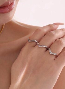 谜丽 V字镶满钻5A锆石侧边开口可调节不锈钢戒指女士不掉色食指戒