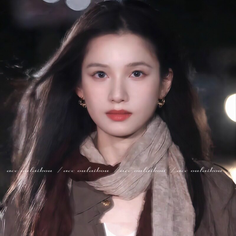 张婧仪同款棕咖色丝巾秋冬氛围感长款围脖复古文艺风褶皱装饰围巾