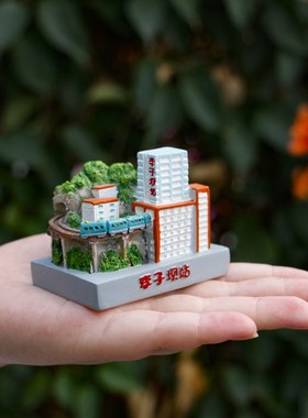 火城重庆时尚打卡地标小摆件洪崖洞解放碑迷你桌面工艺品树脂摆件
