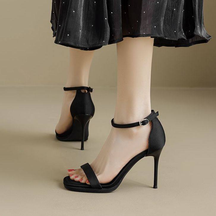 华耐小香风高跟凉鞋女2025夏季外穿轻便一字带凉鞋时尚细跟高跟鞋,淘宝优惠券,粉丝福利购,淘宝优惠卷