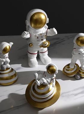 北欧创意太空人宇航员小摆件树脂轻奢房间电视柜桌面软装饰品礼物