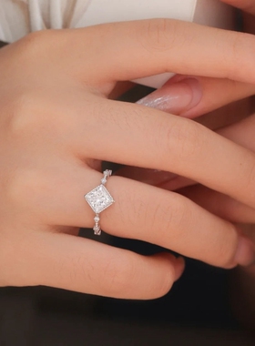 YUDANDUN莫桑戒指1.5克拉公主方钻戒滚边珠设计轻奢高级小众大气