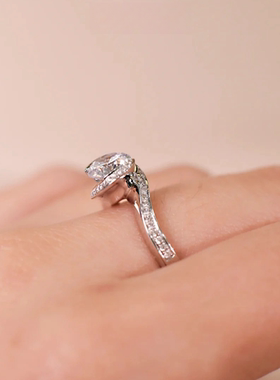 莫桑戒指1.5克拉扭臂漩涡钻独特