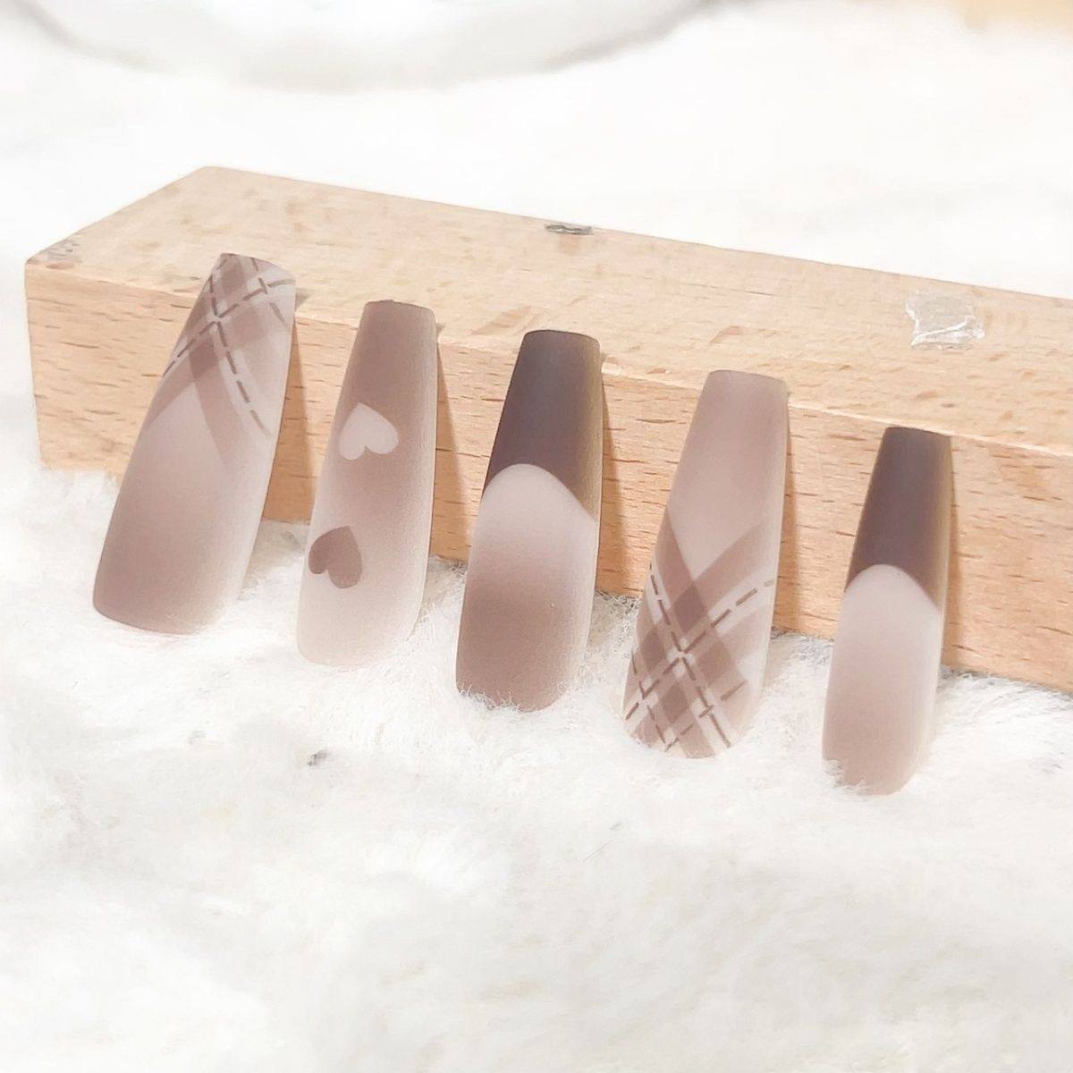 秋冬咖色网格法式爱心菱形格穿戴甲国风新中式长梯指甲美甲贴片,淘宝优惠券,粉丝福利购,淘宝优惠卷