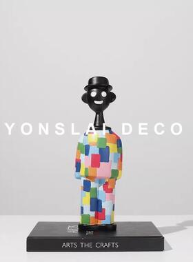 现代简约创意卡通人物雕塑摆件样板间电视柜玄关客厅软装饰品摆设