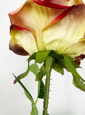 2025新款情人节仿真玫瑰花客厅塑料花束家居装饰假花浪漫摆件