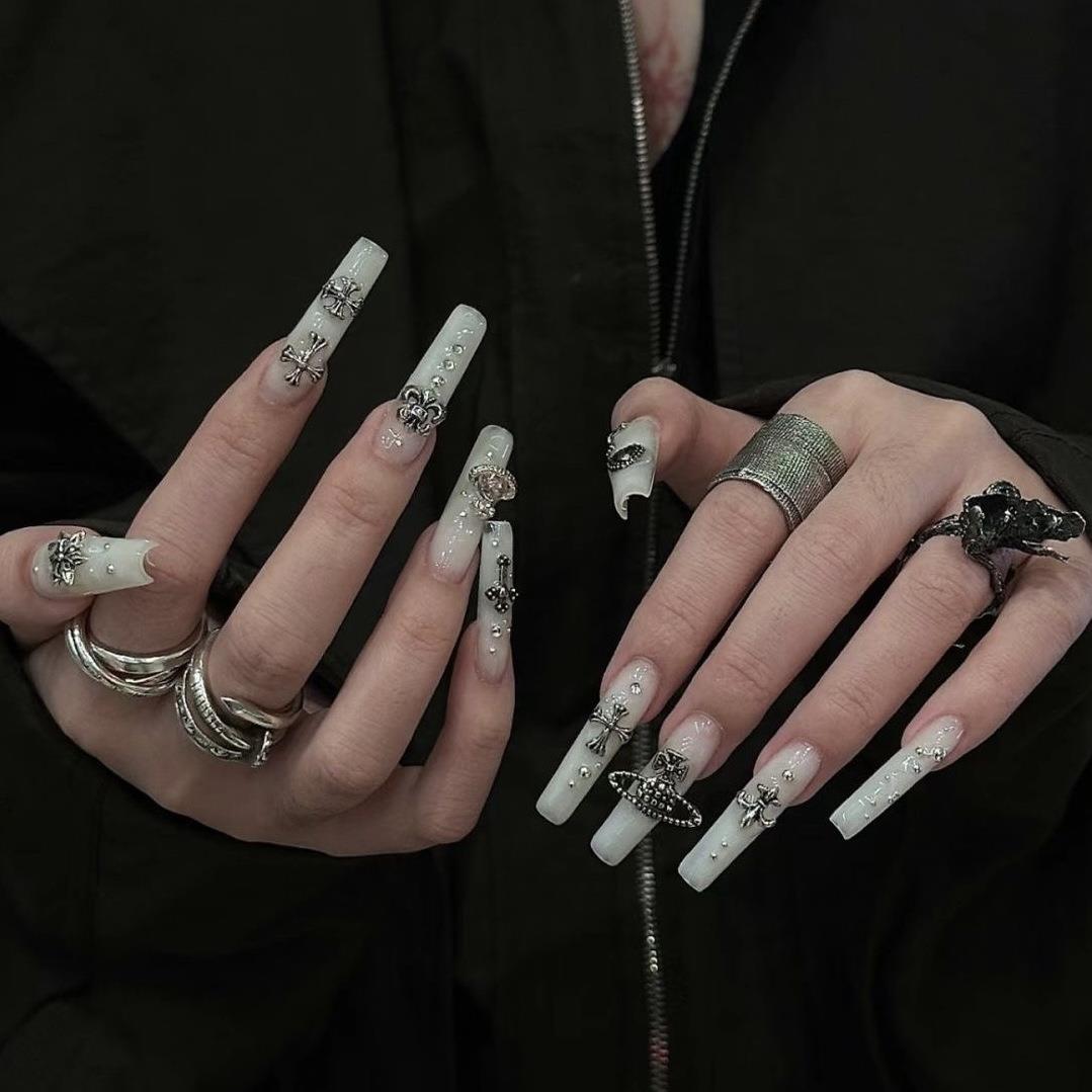 小男孩美甲纯手工穿戴甲可拆卸贴片乳白色复古十字架土星欧美辣妹 - 图0