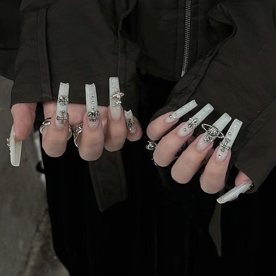 小男孩美甲纯手工穿戴甲可拆卸贴片乳白色复古十字架土星欧美辣妹 - 图2