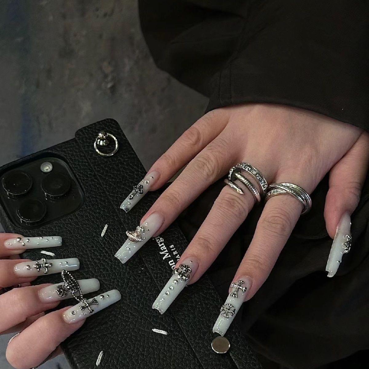 小男孩美甲纯手工穿戴甲可拆卸贴片乳白色复古十字架土星欧美辣妹 - 图1